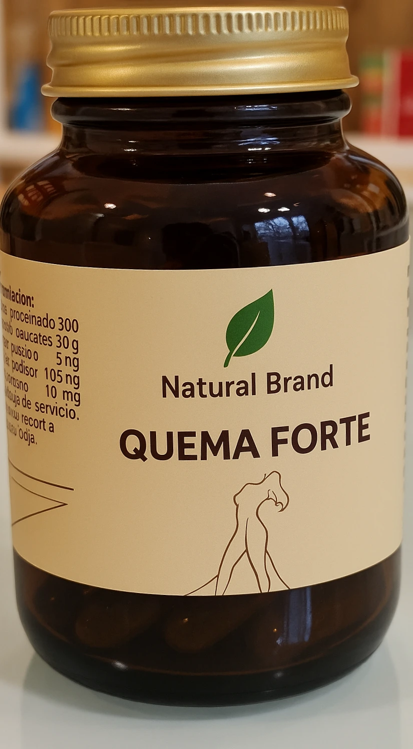 Frasco de cristal con etiqueta Natural Brand QUEMA FORTE: ejemplo de etiquetado profesional